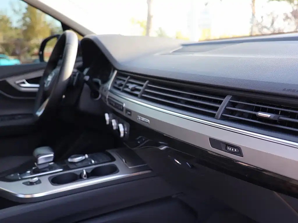 Audi Q7 — миниатюра 12