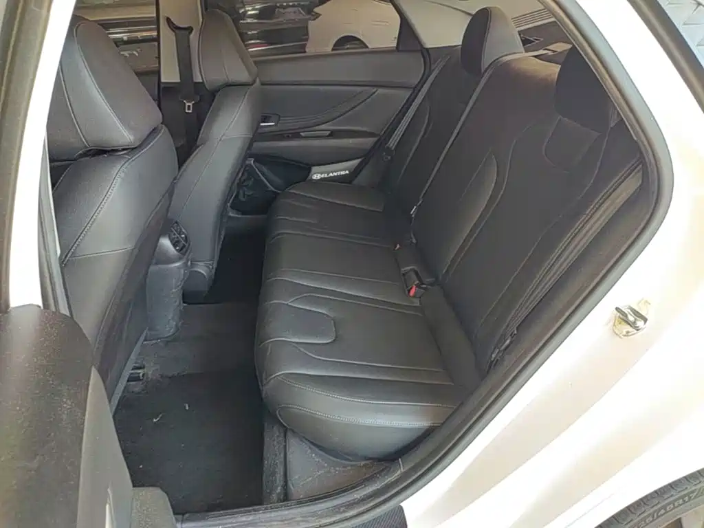Hyundai Elantra — миниатюра 17