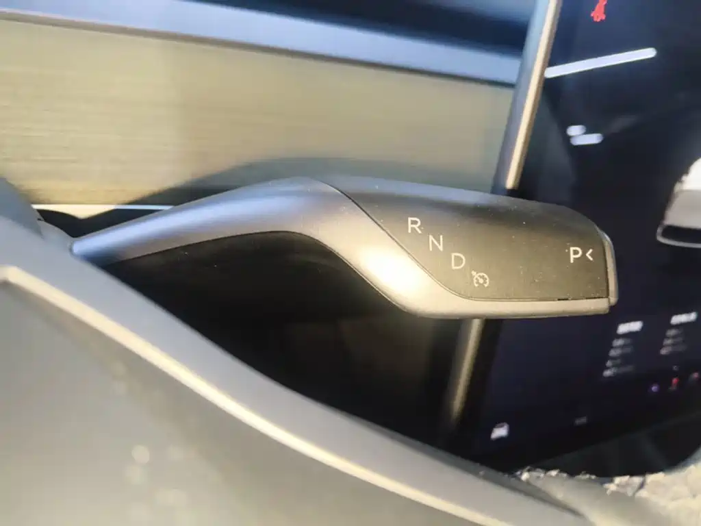 Tesla Model Y — миниатюра 14