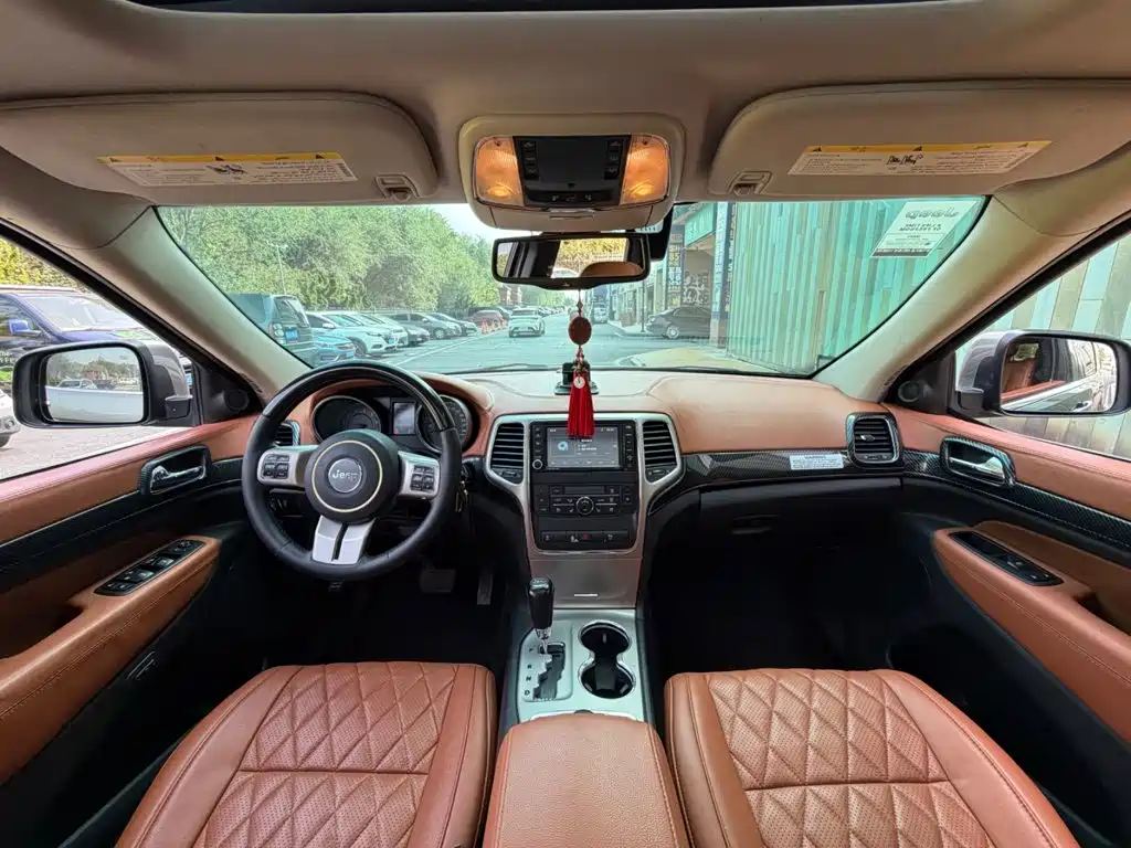 Jeep Grand Cherokee (Import) — миниатюра 4