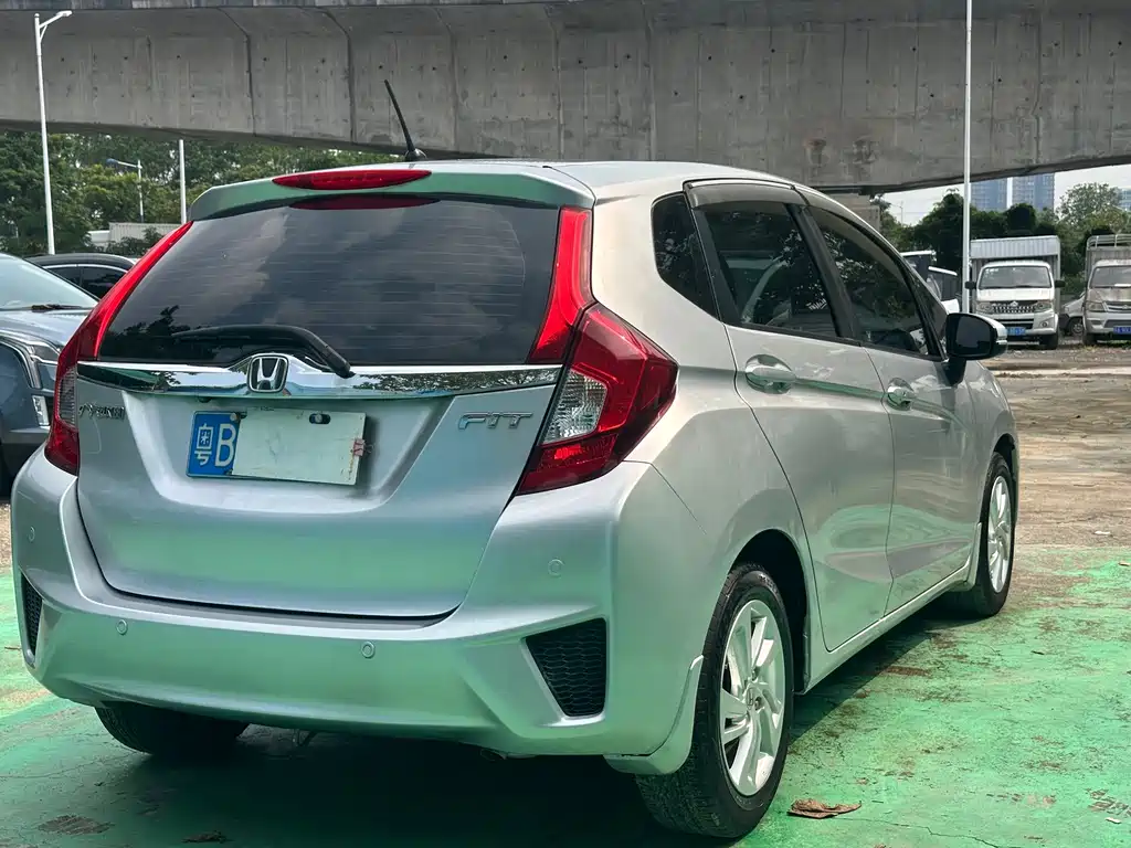 Honda Fit — миниатюра 7