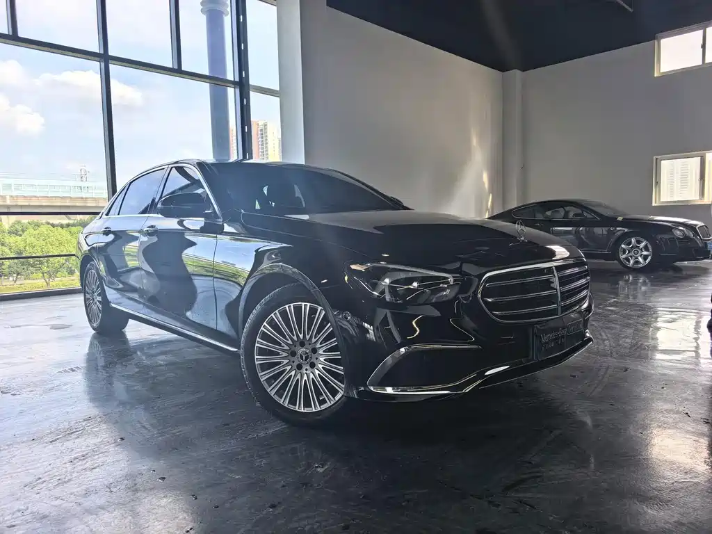 Mercedes-Benz E-Class — миниатюра 2