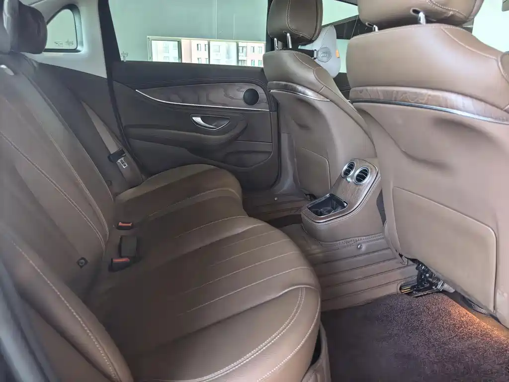 Mercedes-Benz E-Class — миниатюра 10