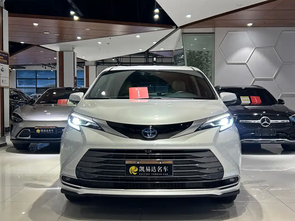 Toyota Sienna — миниатюра 3