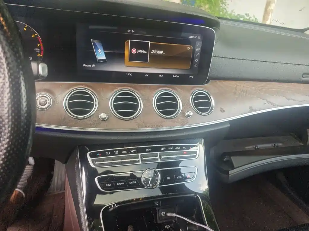 Mercedes-Benz E-Class — миниатюра 10
