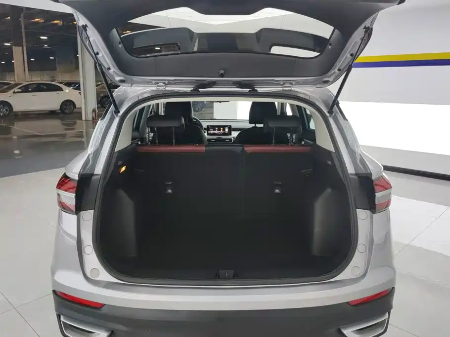 Geely Binyue — миниатюра 4
