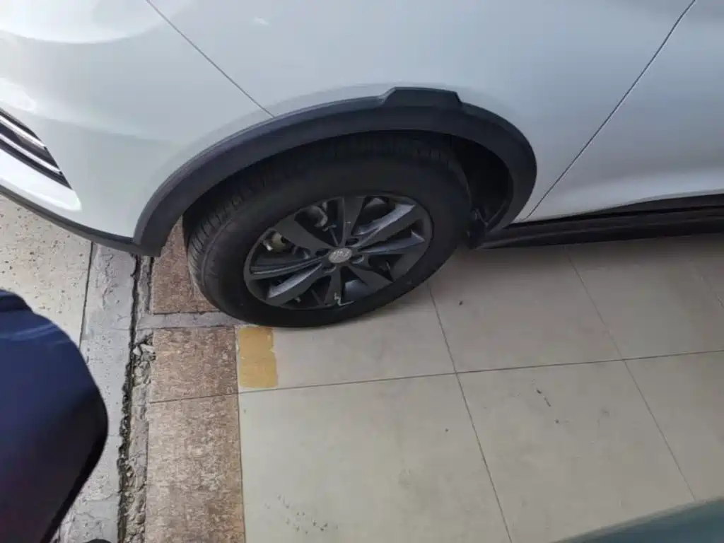 BYD Yuan EV — миниатюра 23