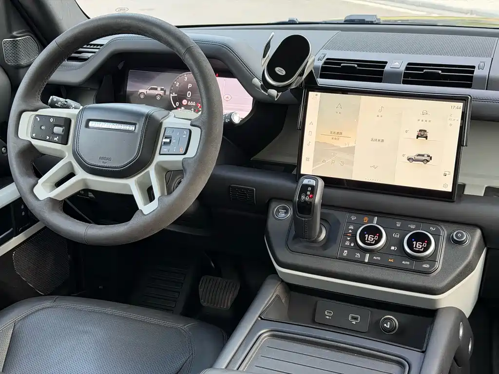 Land Rover Defender — миниатюра 7