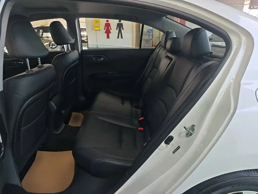 Honda Accord — миниатюра 17