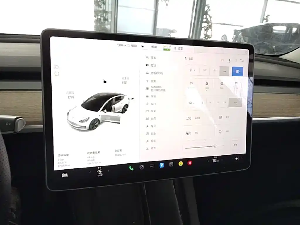 Tesla Model 3 — миниатюра 13