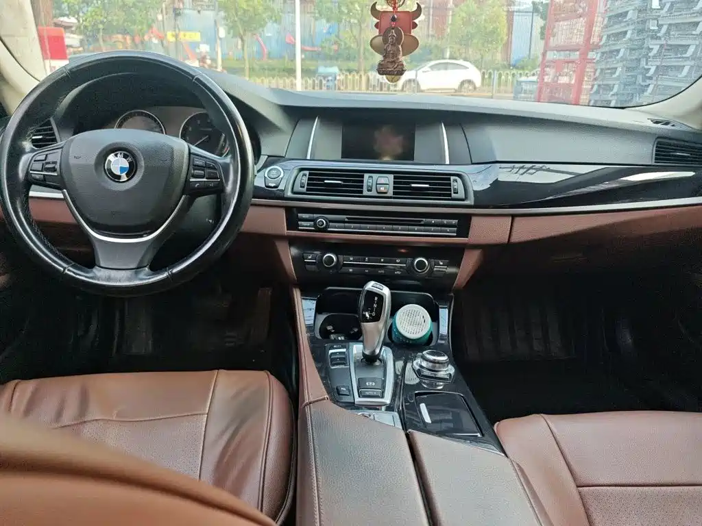 BMW 5 Series — миниатюра 6