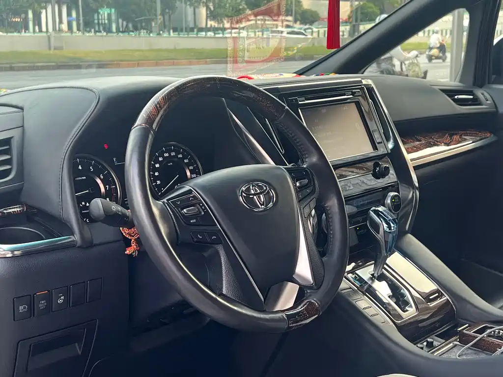 Toyota Alphard 2018 3.5L Luxury