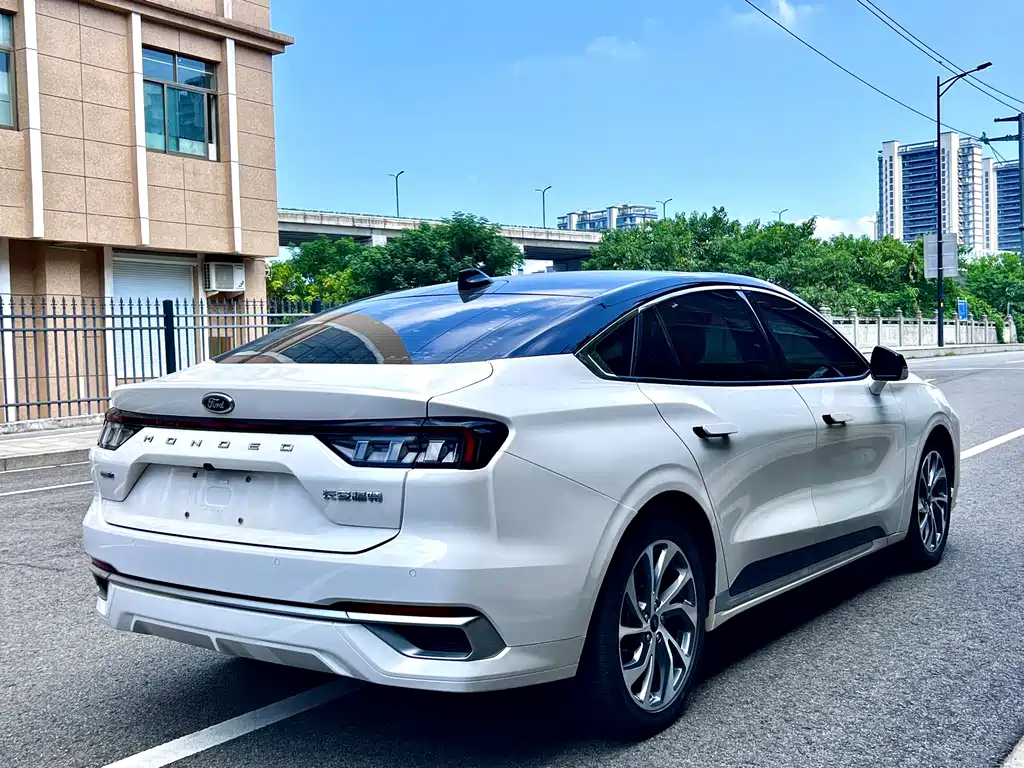 Ford Mondeo — миниатюра 6