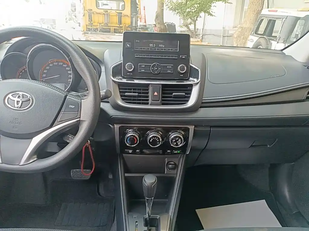 Toyota Yaris L — миниатюра 13