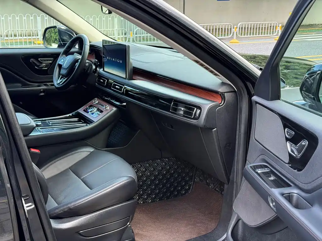 Lincoln Aviator — миниатюра 10