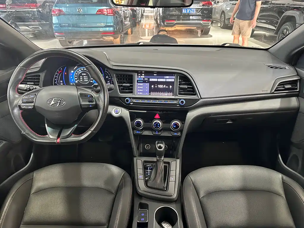 Hyundai Elantra — миниатюра 6