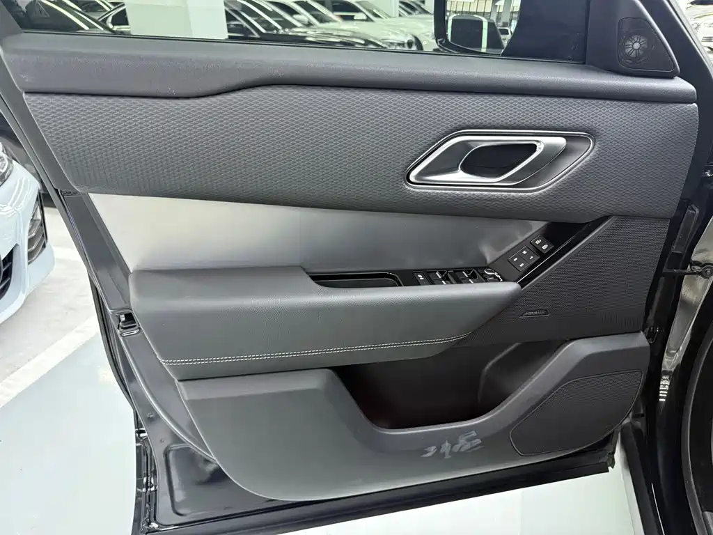 Land Rover Velar — миниатюра 6