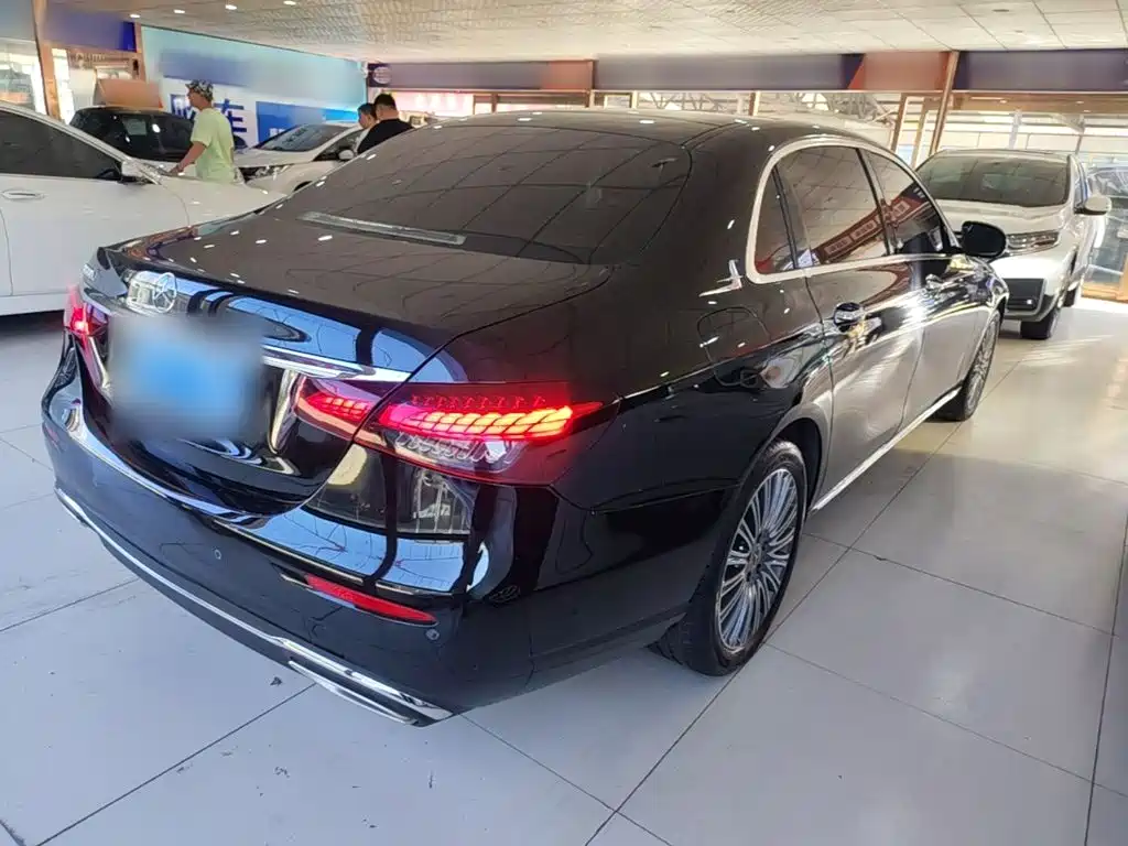 Mercedes-Benz E-Class — миниатюра 7
