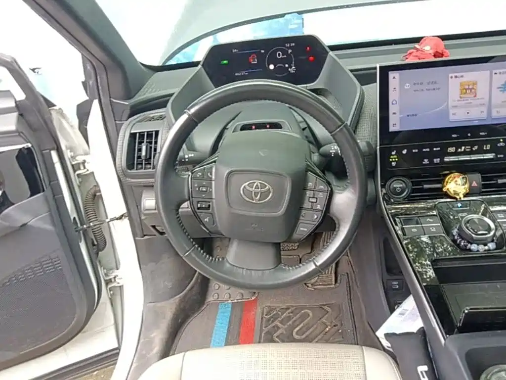 Toyota bZ4X — миниатюра 17