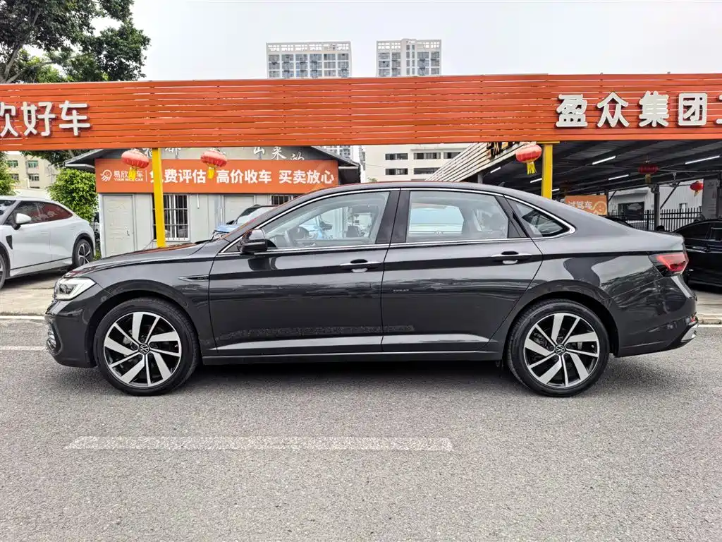 Volkswagen Sagitar 2023 300TSI DSG