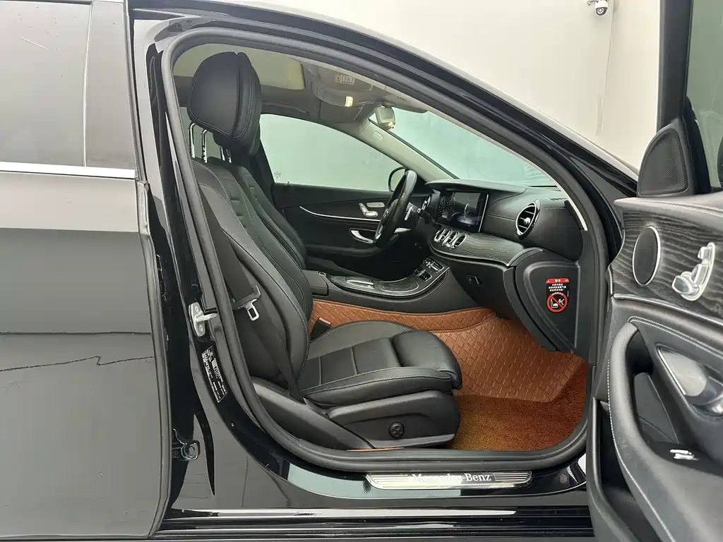 Mercedes-Benz E-Class — миниатюра 11