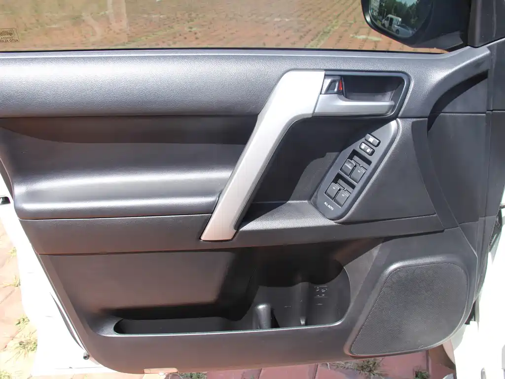 Toyota Prado — миниатюра 12