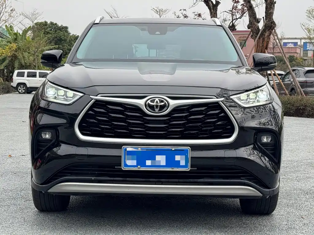 Toyota Highlander 2024 2.5L Luxury 7 мест