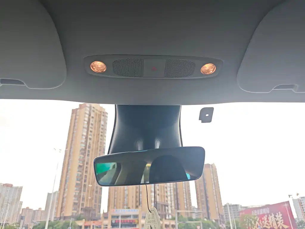 Tesla Model Y — миниатюра 28
