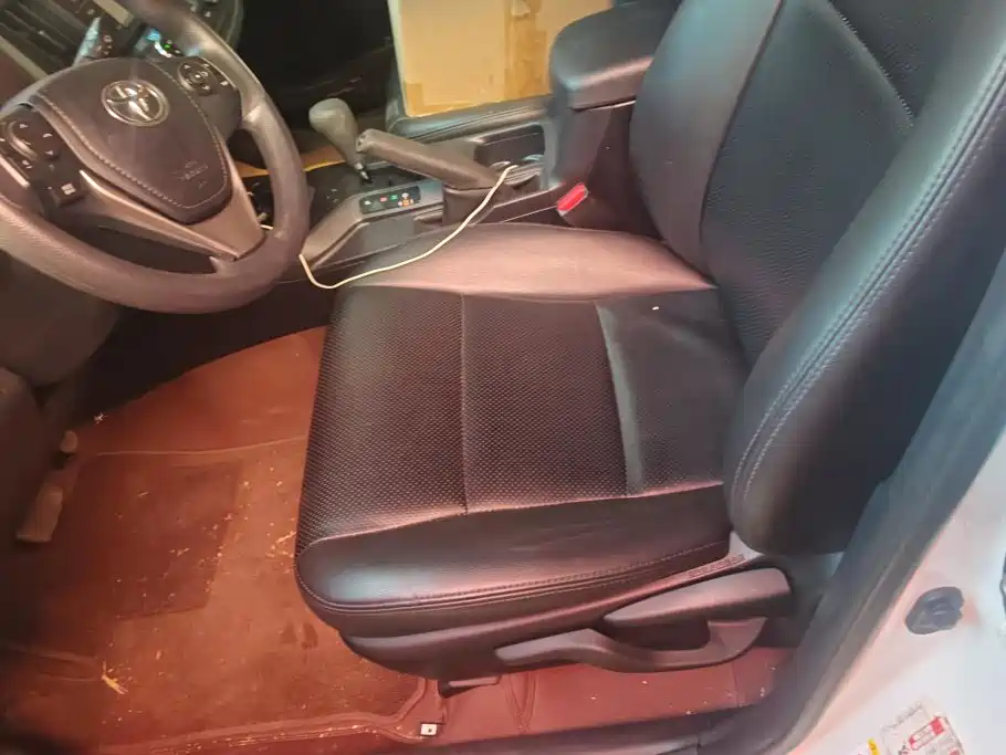 Toyota RAV4 — миниатюра 9
