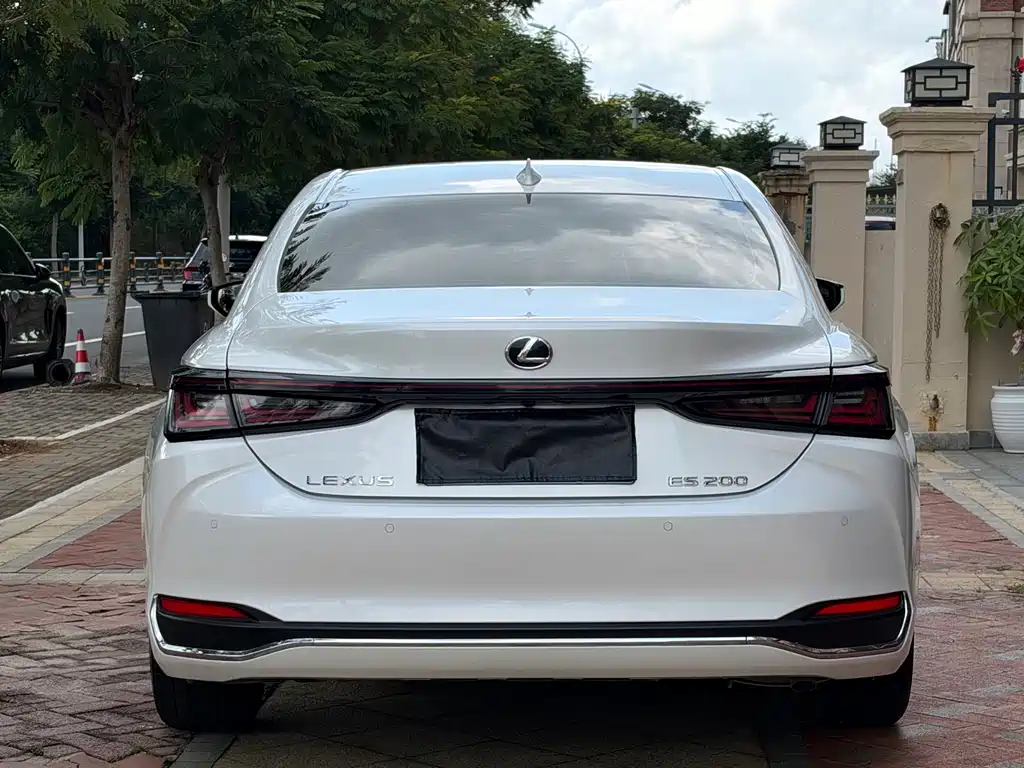 Lexus ES — миниатюра 8