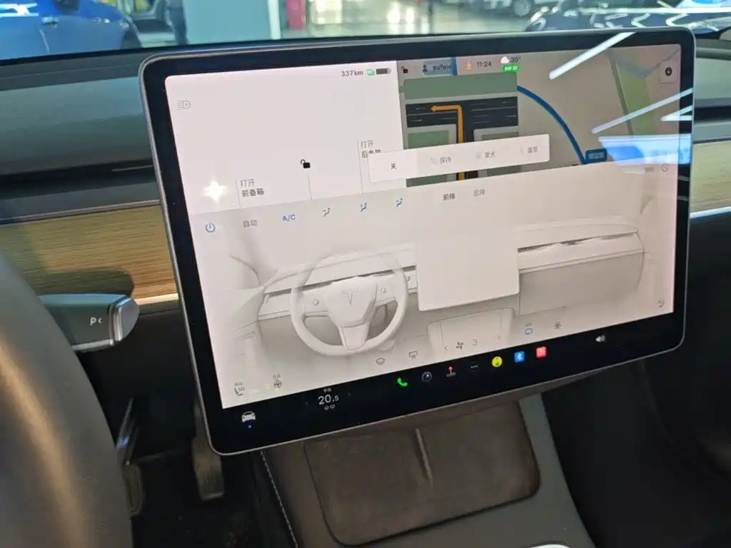 Tesla Model Y — миниатюра 13