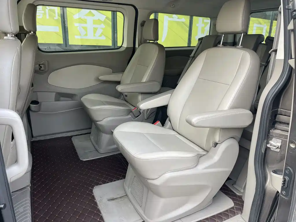 Ford Tourneo — миниатюра 10