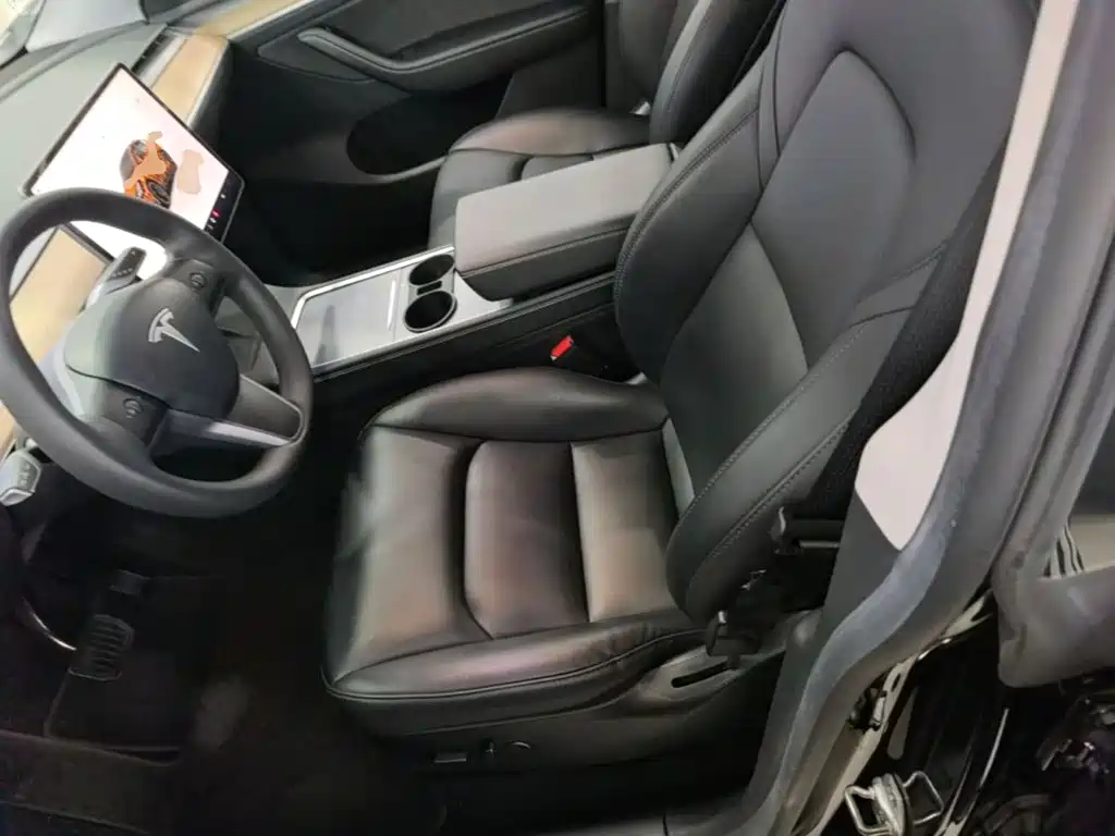 Tesla Model Y — миниатюра 15