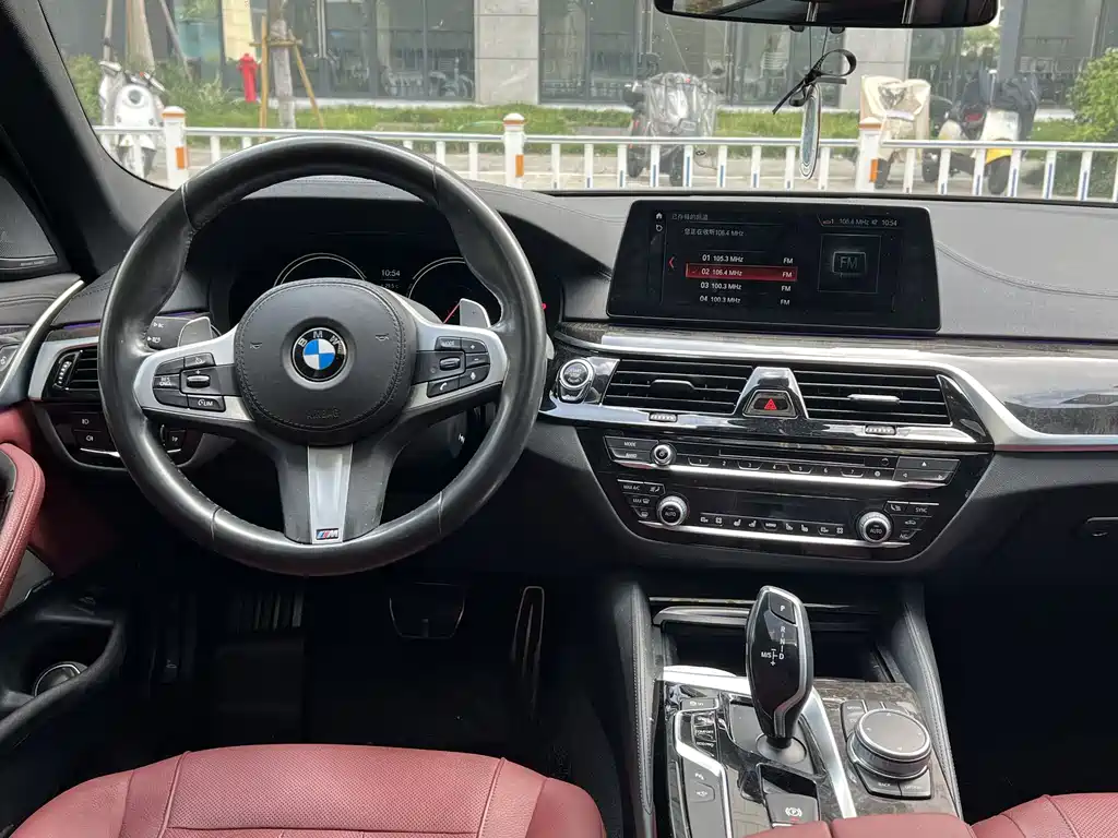 BMW 5 Series — миниатюра 9
