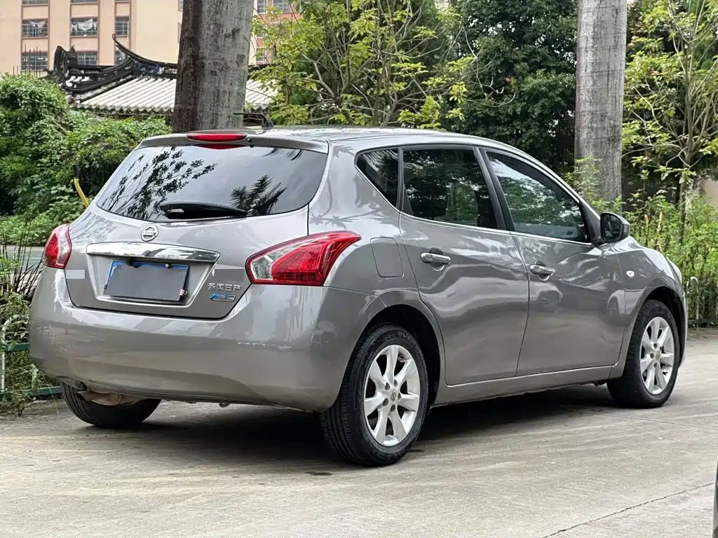 Nissan Tiida — миниатюра 8