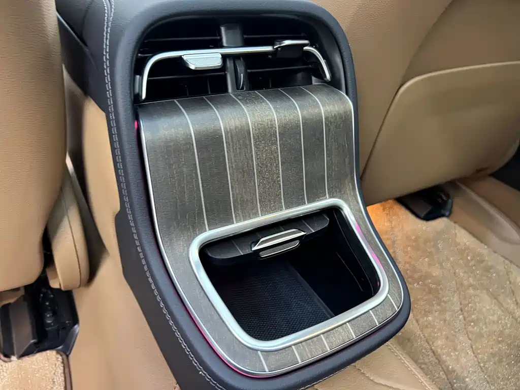Mercedes-Benz E-Class — миниатюра 10