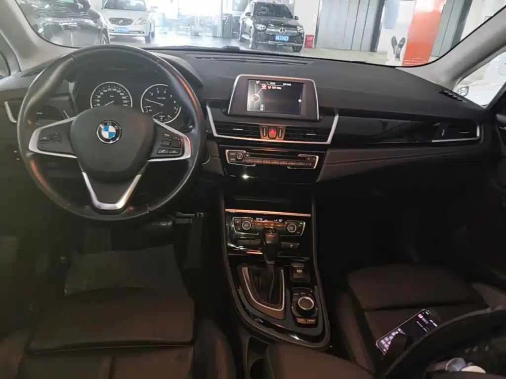 BMW 2 Series Active Tourer — миниатюра 10