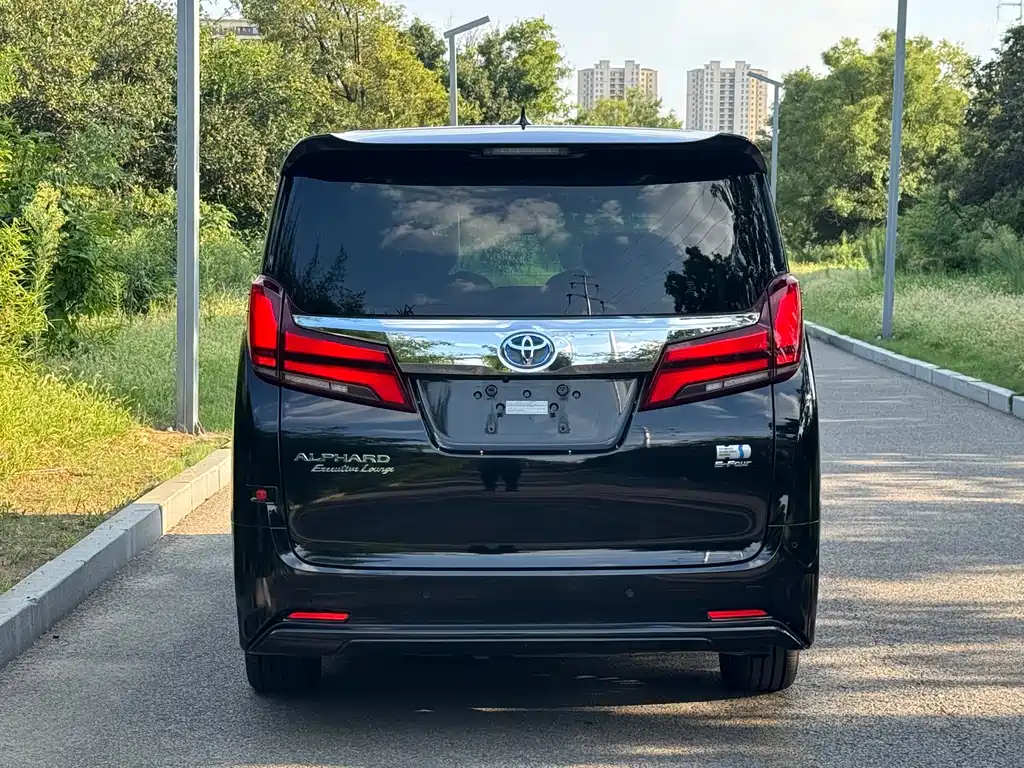 Toyota Alphard — миниатюра 15