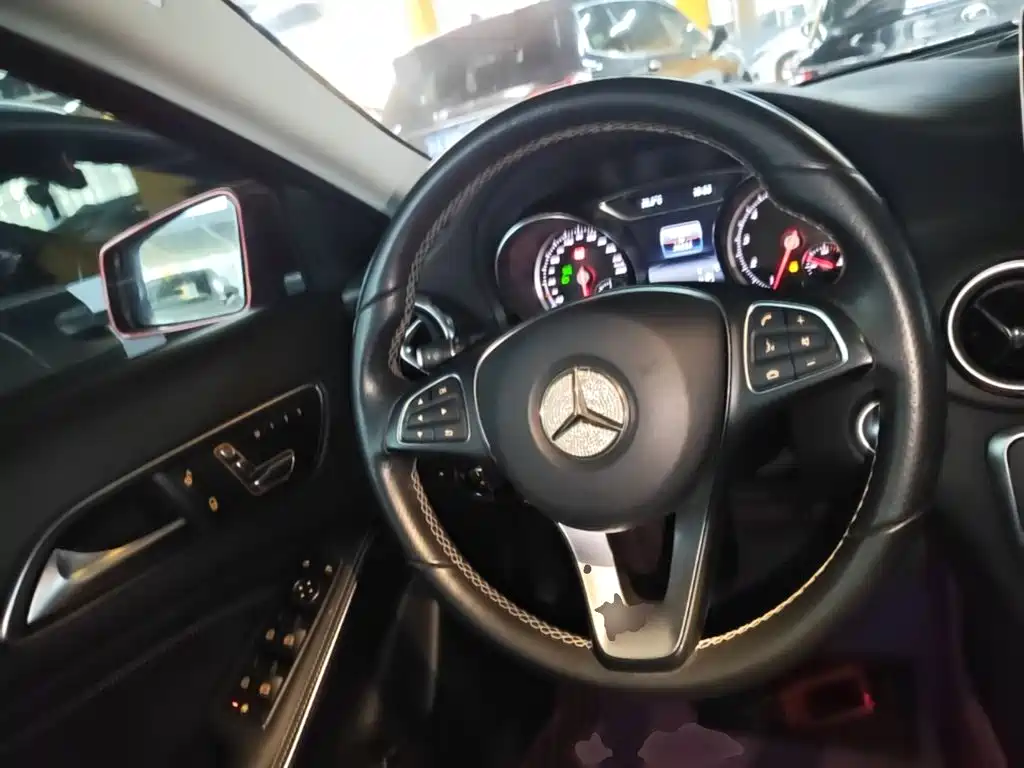 Mercedes-Benz GLA — миниатюра 11