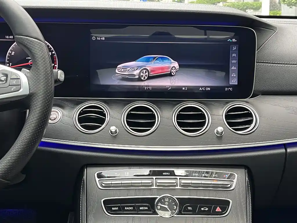 Mercedes-Benz E-Class — миниатюра 13