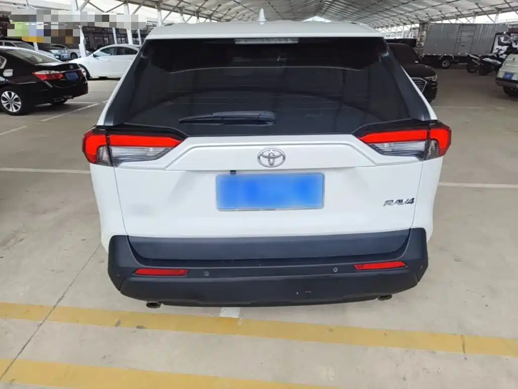 Toyota RAV4 — миниатюра 6
