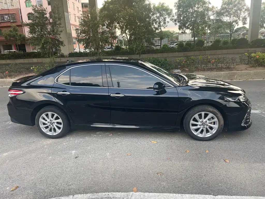 Toyota Camry — миниатюра 4