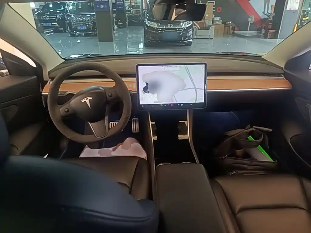 Tesla Model 3 — миниатюра 10
