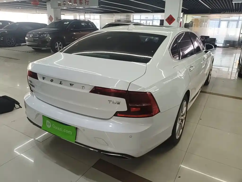 Volvo S90 — миниатюра 7