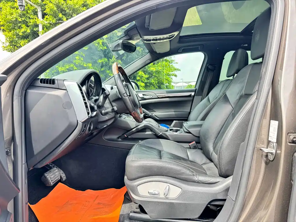 Porsche Cayenne — миниатюра 9