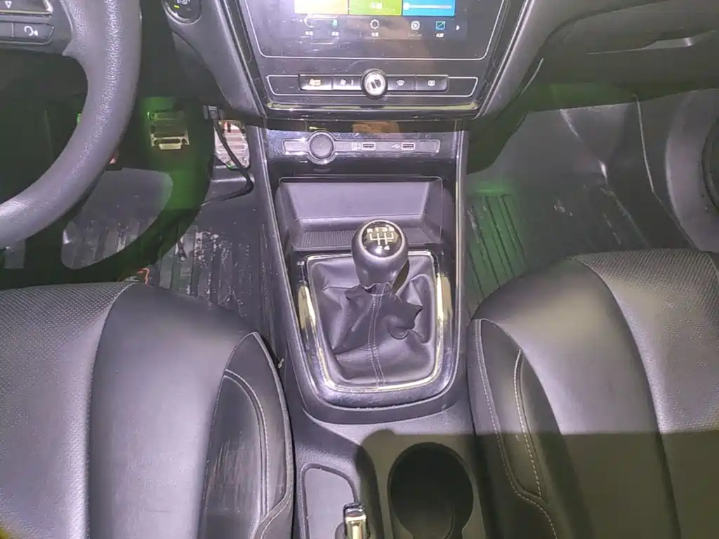 Roewe i5 — миниатюра 14