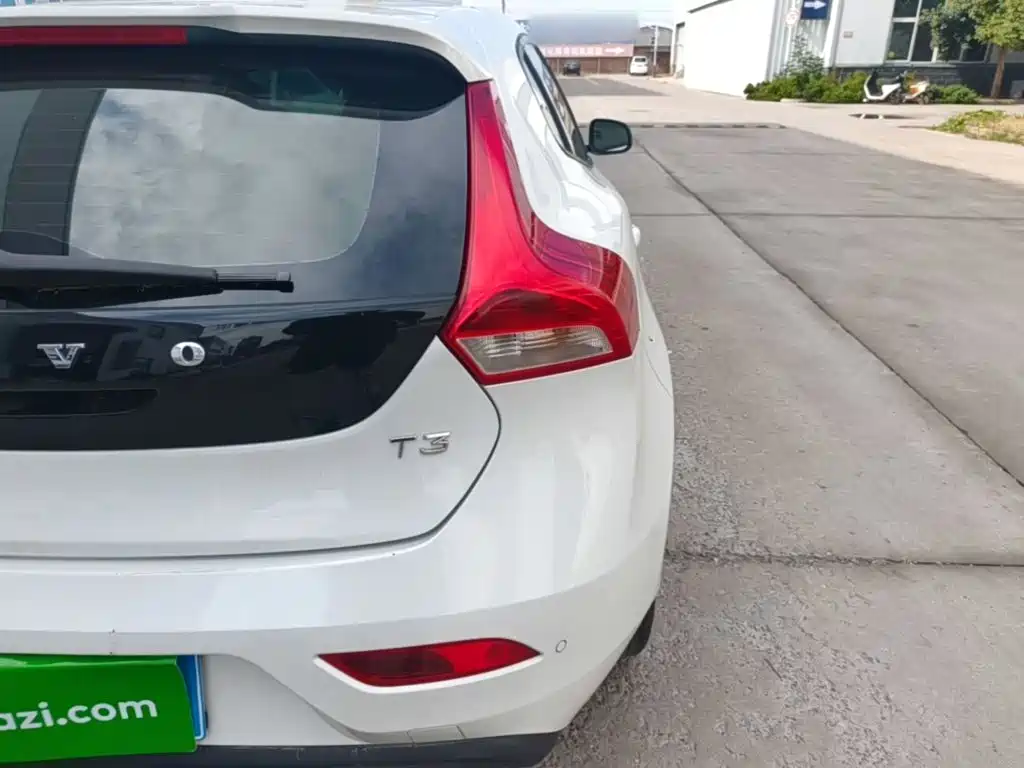 Volvo V40 — миниатюра 8