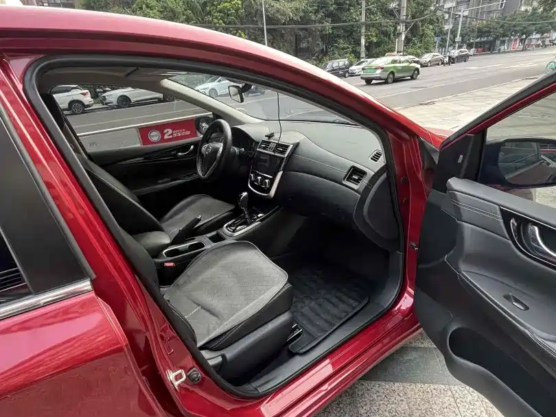 Nissan Tiida — миниатюра 7