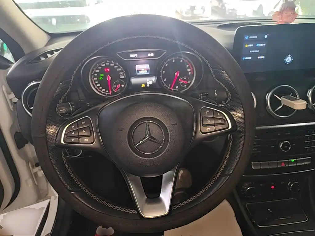 Mercedes-Benz GLA — миниатюра 11