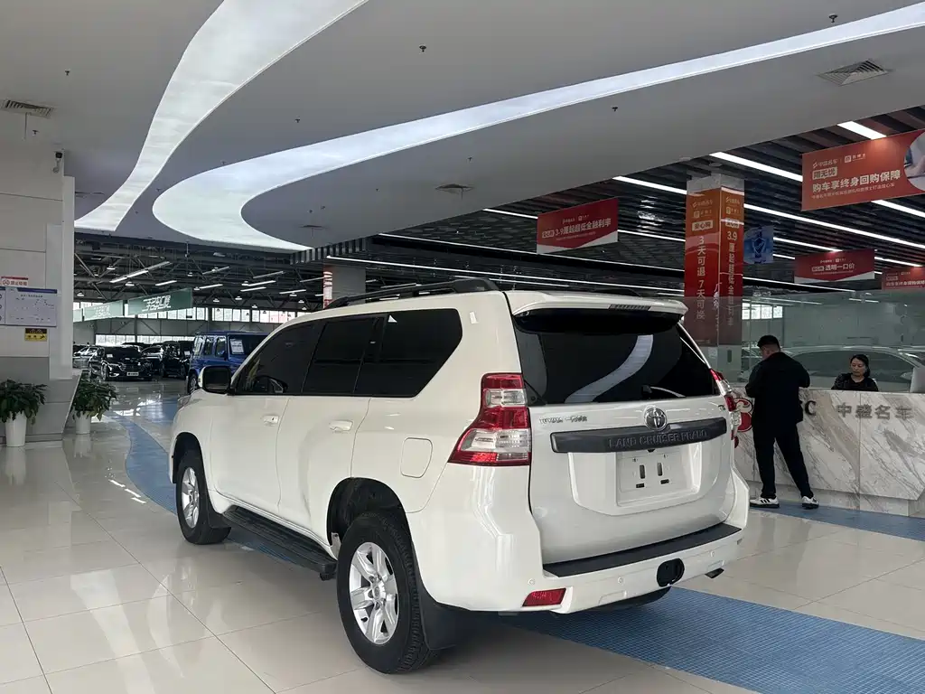Toyota Land Cruiser Prado 2016 2.7L AT Standard